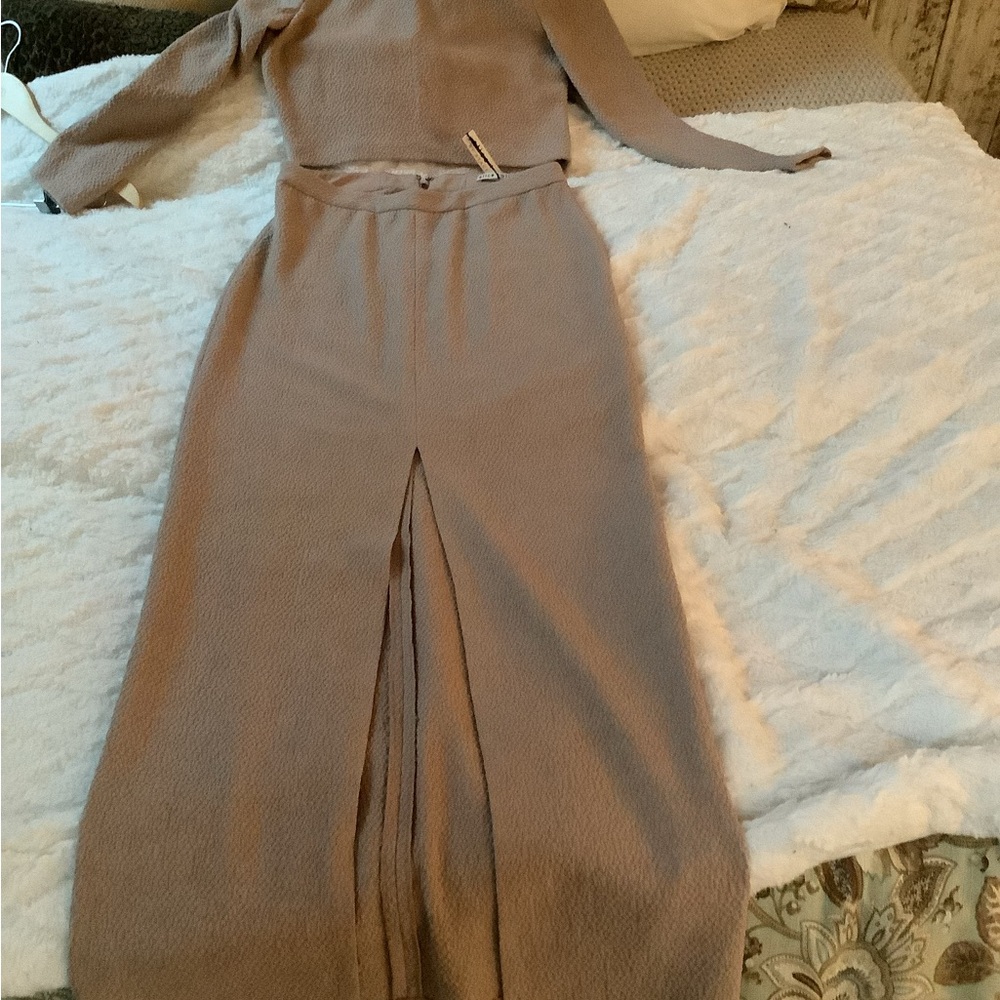 Alice + Olivia Dusty Taupe Textured two piece skirt and top set.